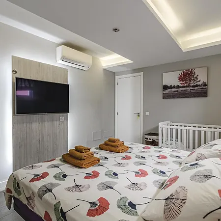 22 Avenida De Pueblos * Costa Adeje (Tenerife)