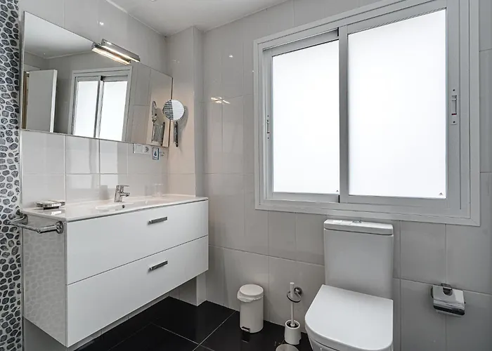 22 Avenida De Pueblos * Costa Adeje (Tenerife)